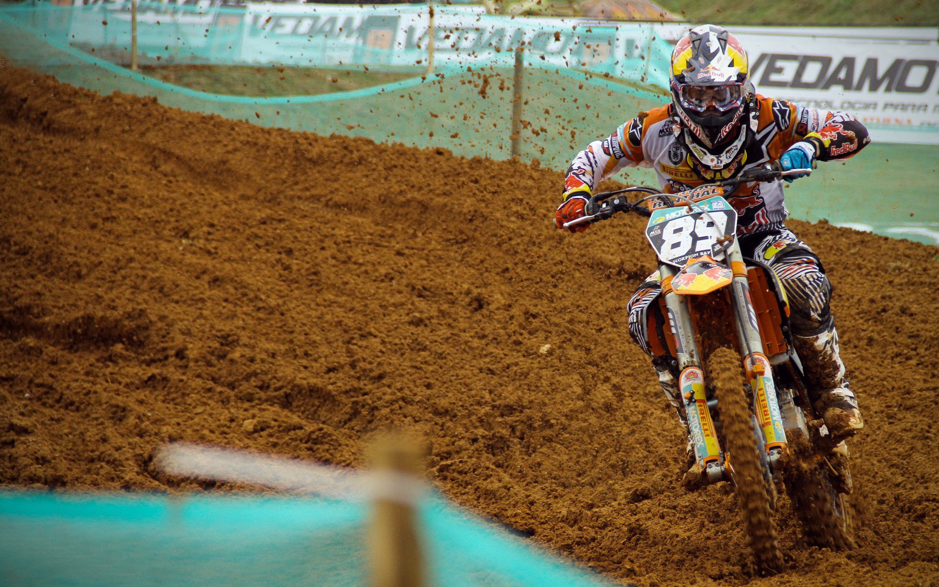 开云体育官方-世界杯吉祥物发布，设计理念引网友热议，世界杯吉祥物的寓意